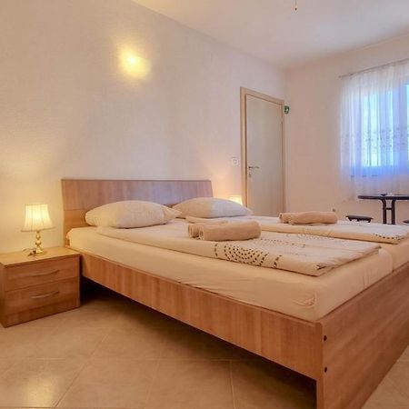 Lucijana Room Новиград Екстериор снимка